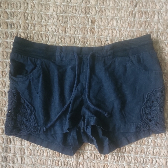 Love Tree Blue Women's Shorts - Picture 1 of 4